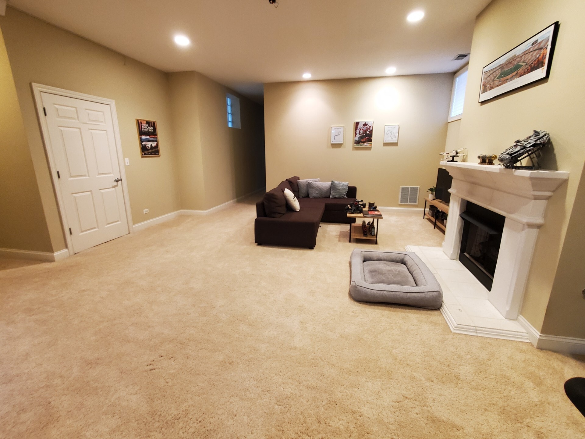 Family Room - 2531 W Moffat St