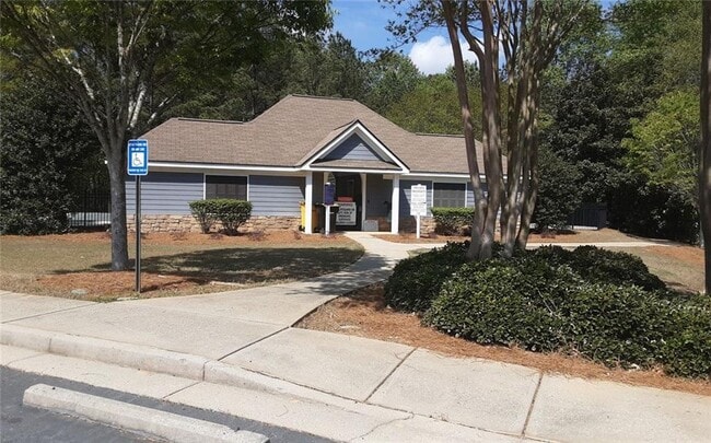 Building Photo - 132 Lakeshore Pkwy