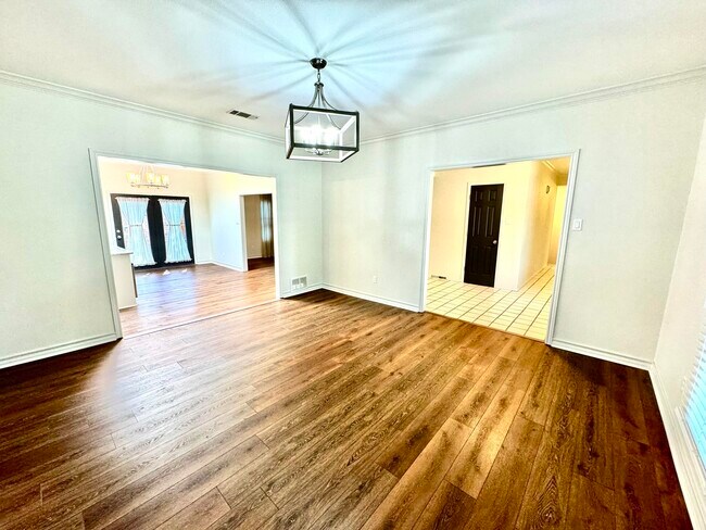 Building Photo - 9306 Utica Dr