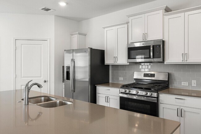 Building Photo - First Month's Rent FREE!