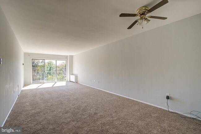 Building Photo - 9250 Edwards Way