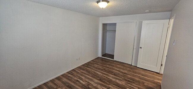 Building Photo - "Charming 3-Bed Duplex with Cozy Fireplace...