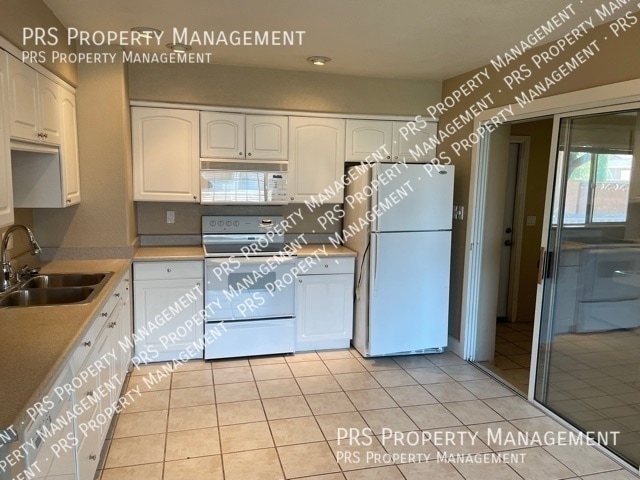 Building Photo - 410 W Santa Cruz Dr