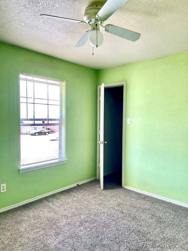 Building Photo - 5806 Redstone Dr