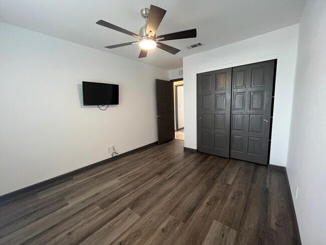 Building Photo - 1233 E Via Escuela