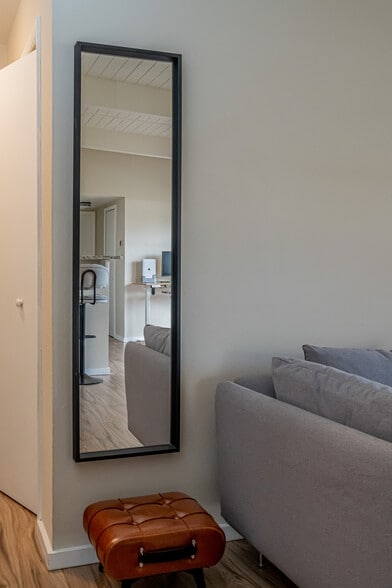 Building Photo - 4965 Americana Dr