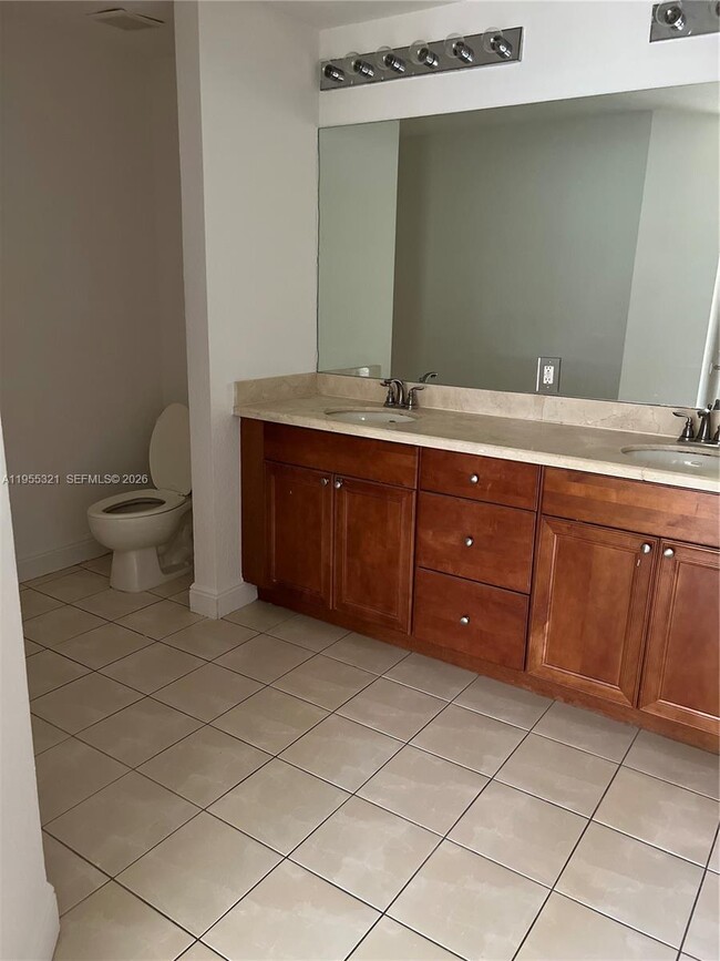 Building Photo - 107 Mendoza Ave