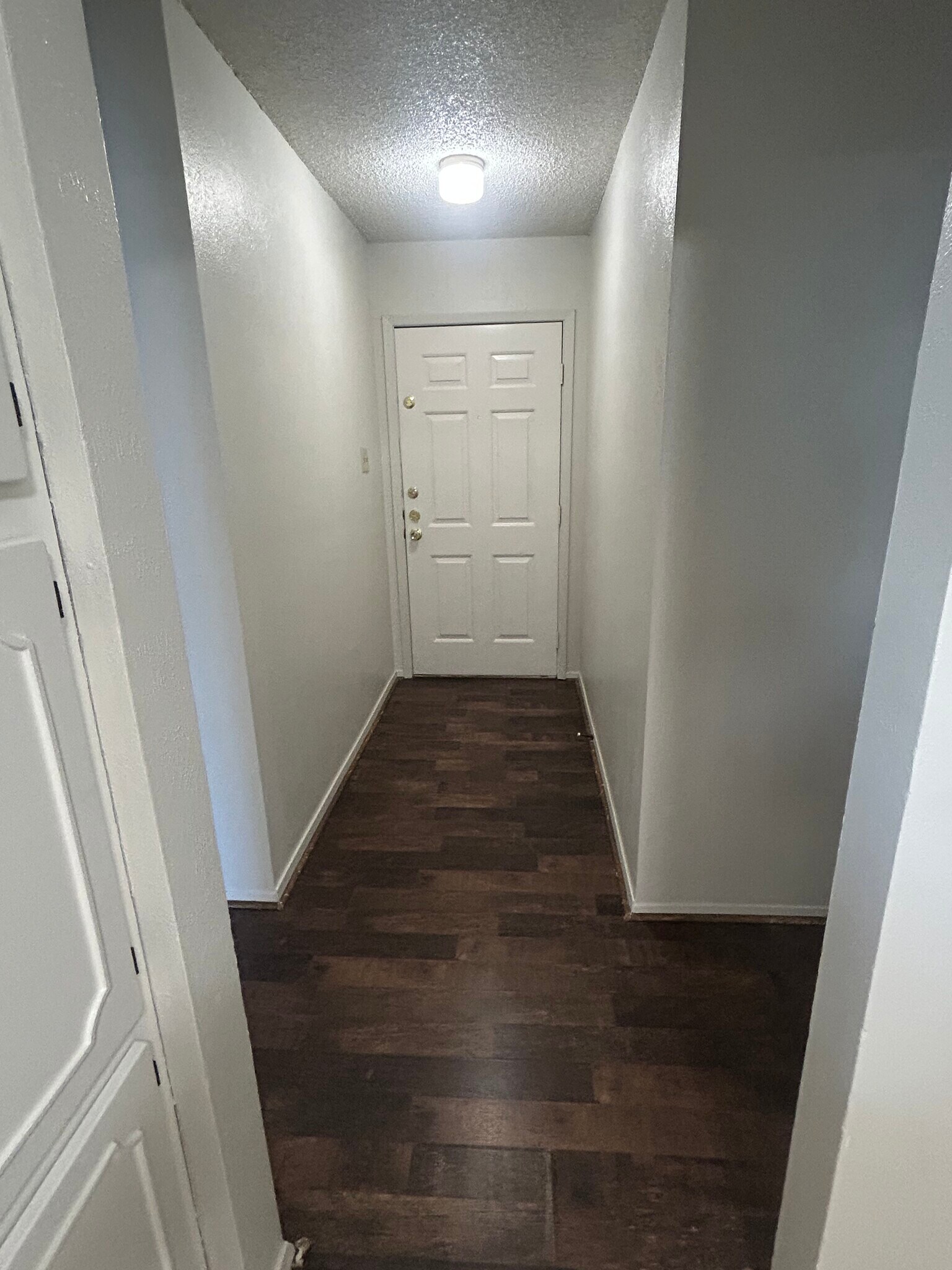Building Photo - 404 Fox Dr