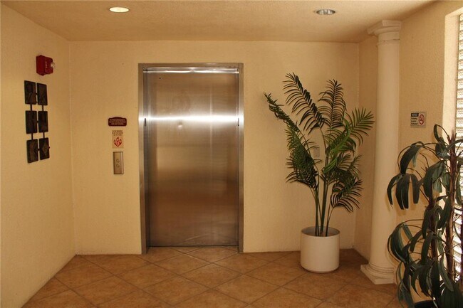Building Photo - 2825 Terra Ceia Bay Blvd
