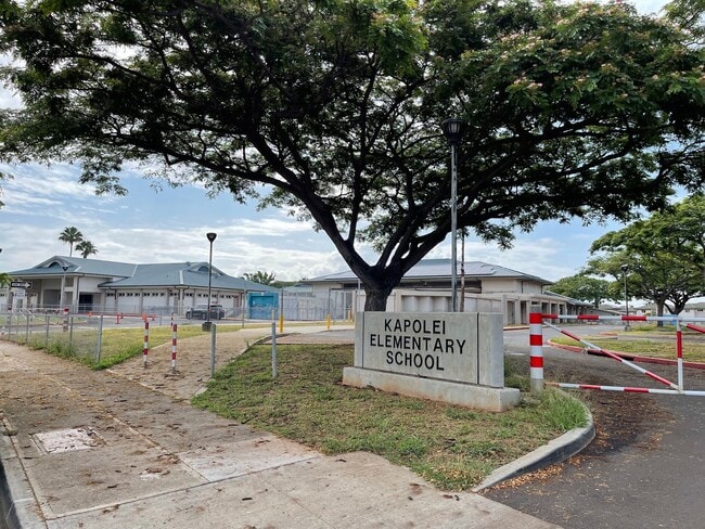 Building Photo - Perfect Kapolei Townhouse