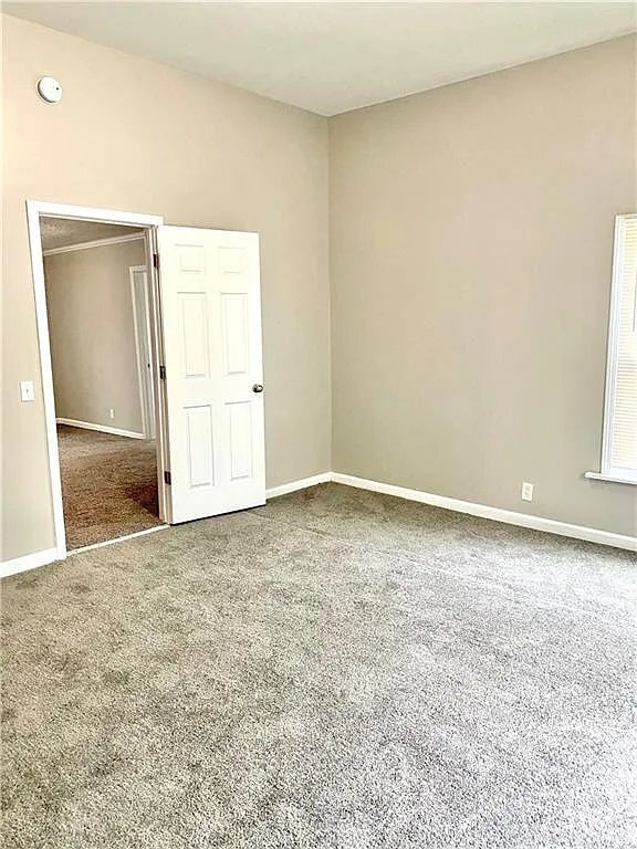 Building Photo - 605 9th Ave