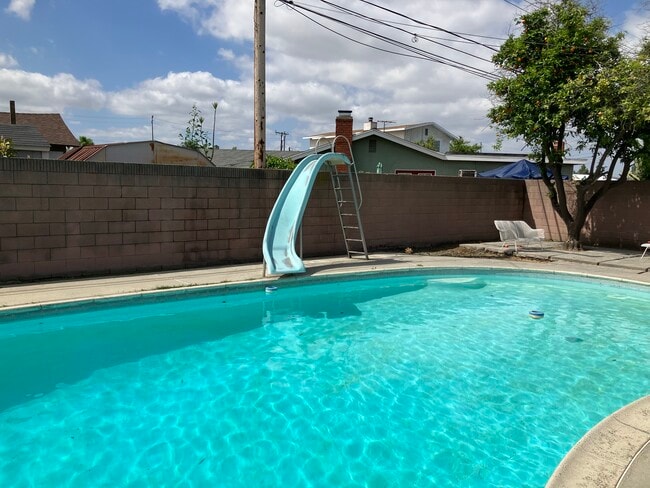 Building Photo - 1044 E Michelle St