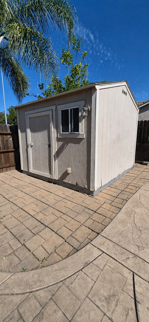 Building Photo - 1085 Crystal Springs Dr