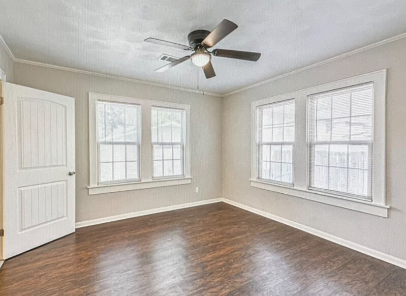 Building Photo - 208 W Lobit Ave