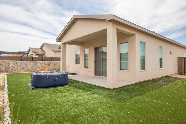 Building Photo - 3905 Santa Alexandra Rd