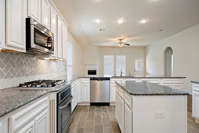 Building Photo - 1403 Holly Chase Dr