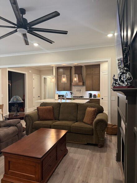 Building Photo - 1725 Coburn St