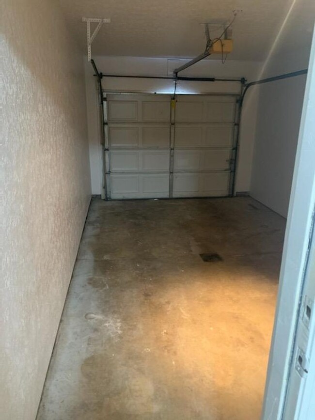 Building Photo - 2 Bedroom 2 1/2 Bath Condo