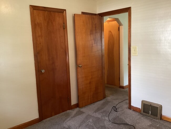 Building Photo - 3 Bedroom Single Family Home