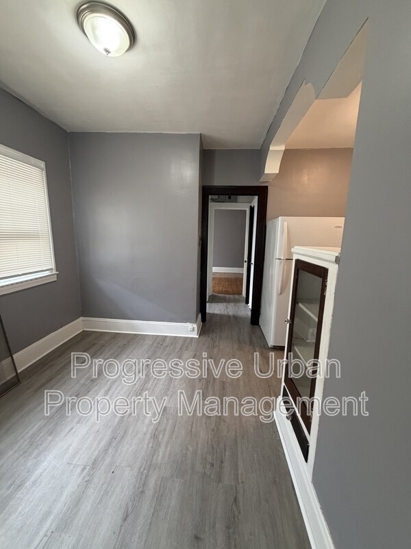 Building Photo - 1442 W 101st St