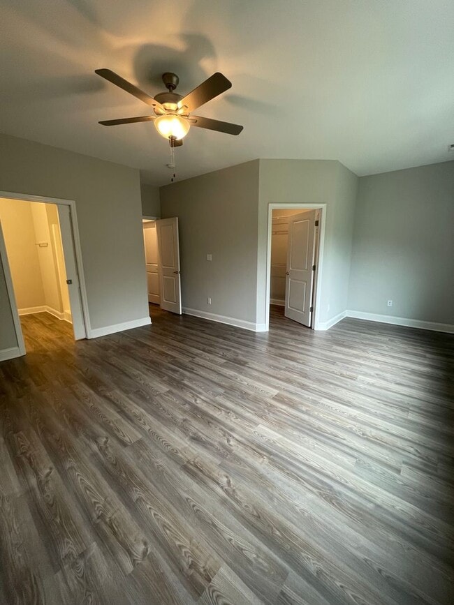 Building Photo - 3 Bedrooms, 2.5 Baths 2-story townhome