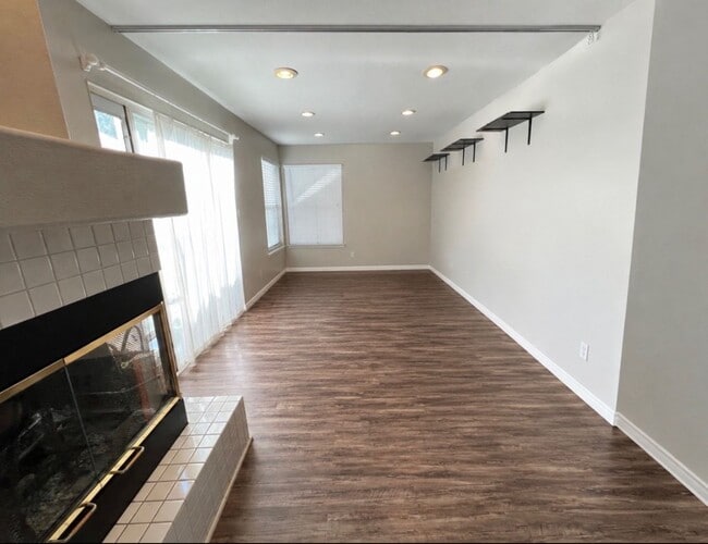 Building Photo - Beautiful 3-Bedroom Home with Solar and a Large Yard in Stevenson Ranch