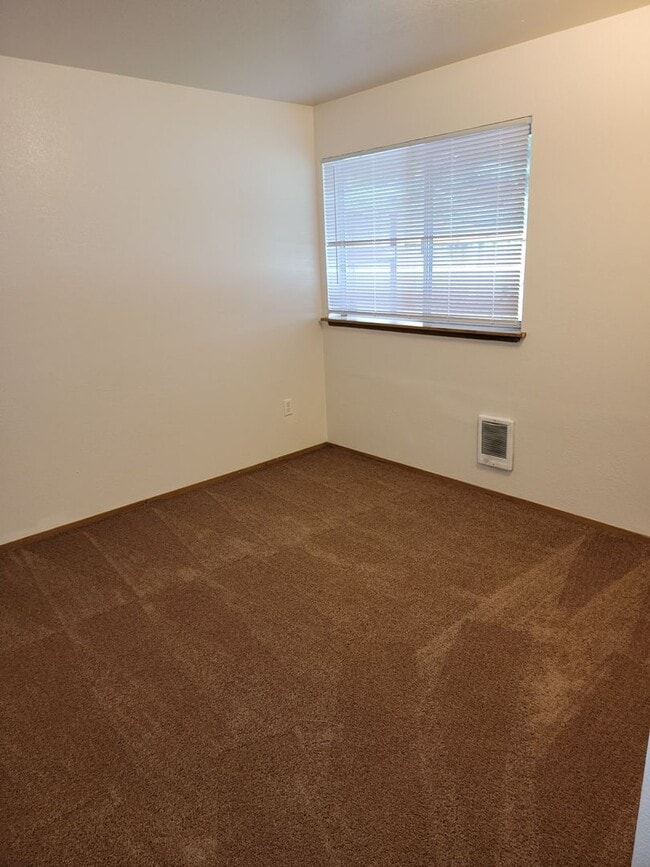 Building Photo - 5805-07 Mt Tacoma