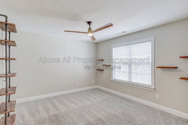 Building Photo - 2041 Jadewood Dr