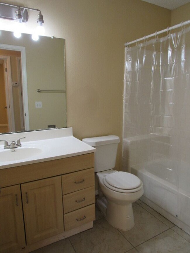 Building Photo - Convenient to Navy Federal & Pine Forest/Nine Mile Road area!