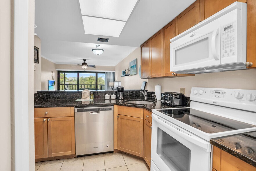 Building Photo - 600 Neapolitan Way