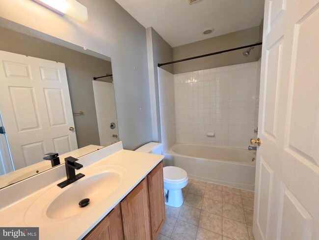 Building Photo - 347 Glenn Rose Cir