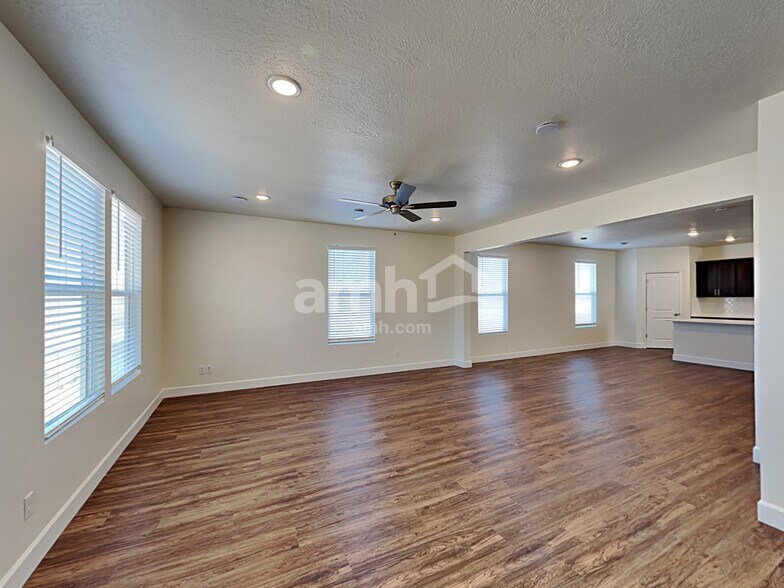 Building Photo - 6118 W Copper Hawk Dr