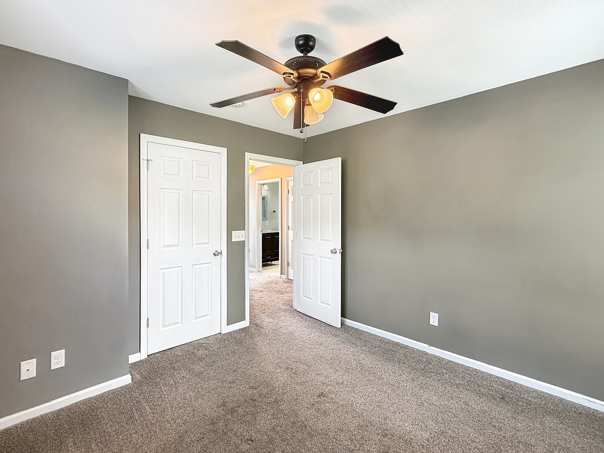 Building Photo - 21 Pine Forest Dr