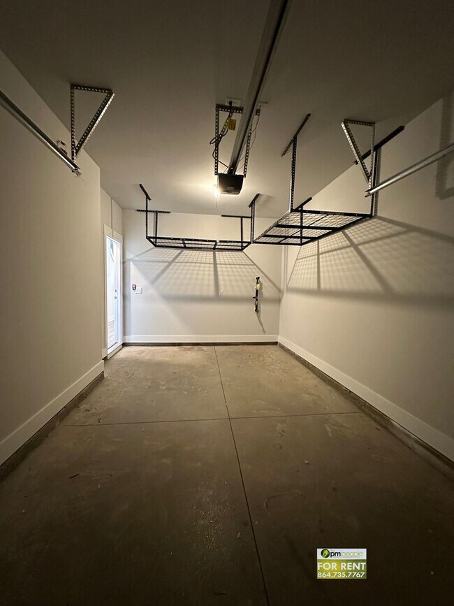 Building Photo - 3/2.5 Townhome Available Now!