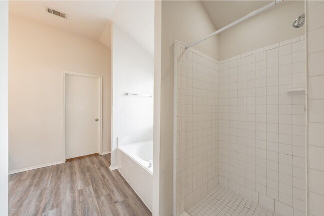 Building Photo - 636 Saddleway Dr