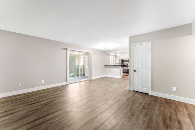 Building Photo - Modern Condo in Guard-Gated Community!