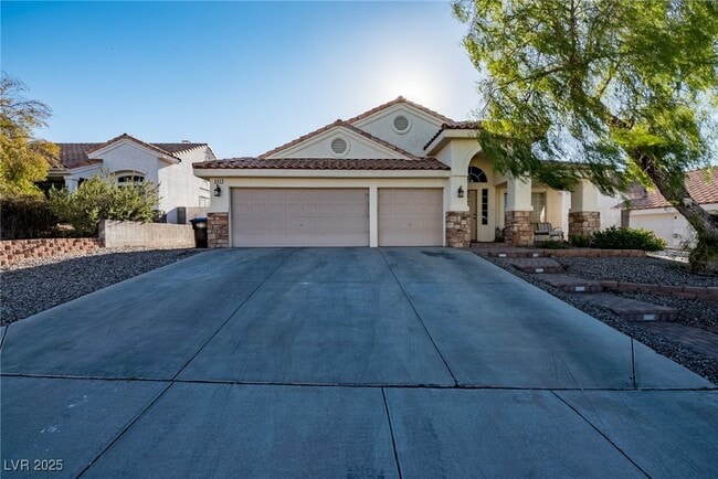 Building Photo - 682 Ladywood Ln