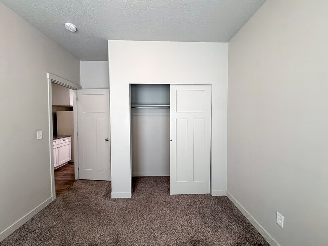 Building Photo - 699 E 355 N
