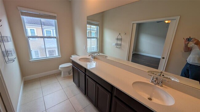 Building Photo - 584 Scotia Pl