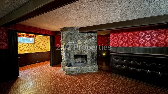Building Photo - Sprawling 5 BD | 3 BA with Basement - Gresham