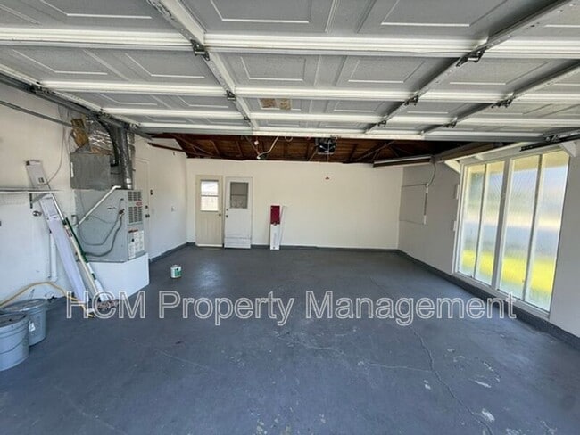 Building Photo - 16402 Birdie Ln