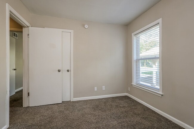 Building Photo - 4724 Granada Dr