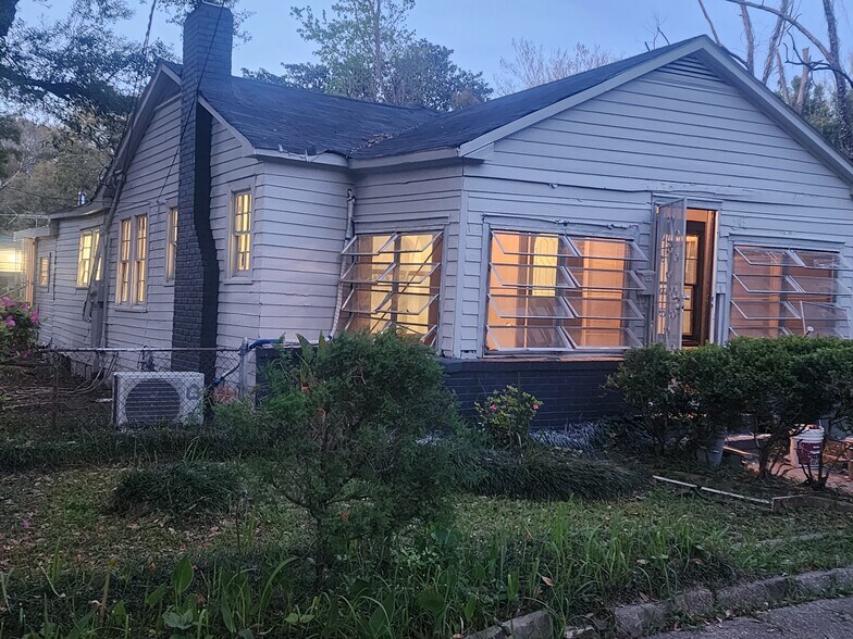 Building Photo - 503 Vermont St