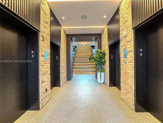 Building Photo - 398 NE 5th St