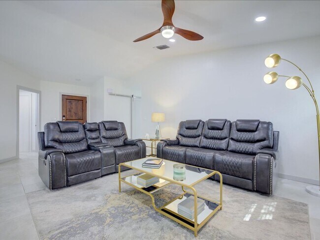 Building Photo - 3 Bedroom 2 Bathroom: Partially Furnished home!! **UNFURNISHED-RENTAL PRICE IS $3,000.00**
