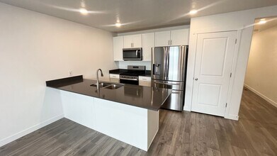 Building Photo - 3 Bedroom/2 Bathroom home in Saratoga Springs