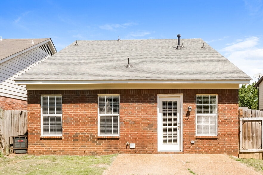 Building Photo - 9815 Riggin Dr