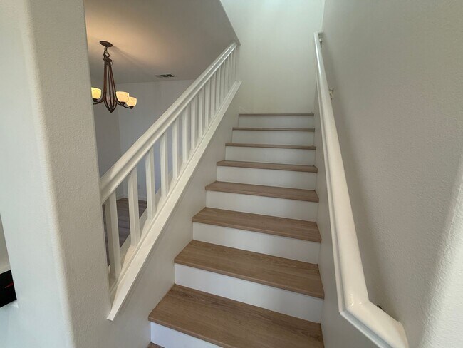 Building Photo - Spacious 3-Bedroom Home in the Andorra Community of Valencia!