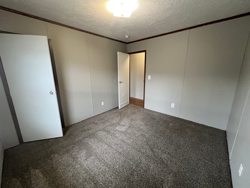 Building Photo - 77 Peach St