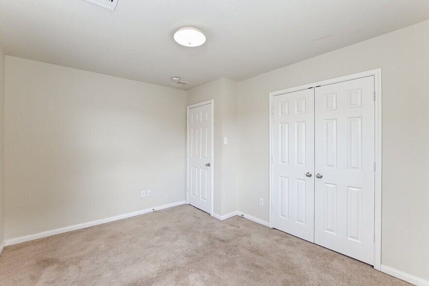 Building Photo - 8131 Barnes Ridge Ln